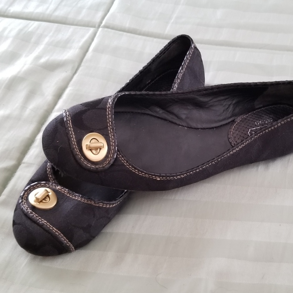 Coach Turnlock Flats Sz 9.5